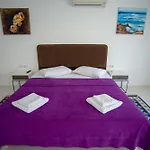 Bougainville Bay Σαράντα