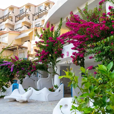 Bougainville Bay Sarandë