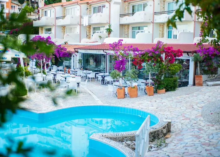 Bougainville Bay Sarandë