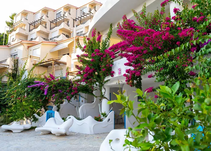 Bougainville Bay Sarandë